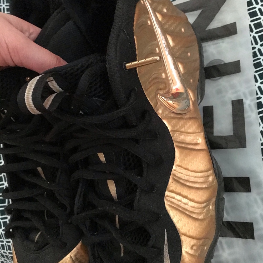 Mens gold foamposites